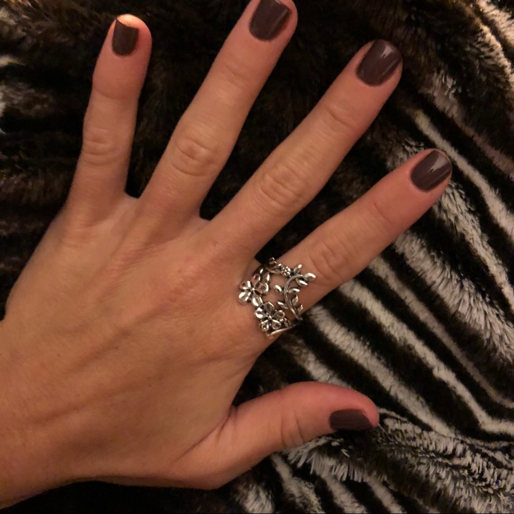 Ancient Silver Flowers Leaves Vine Ring